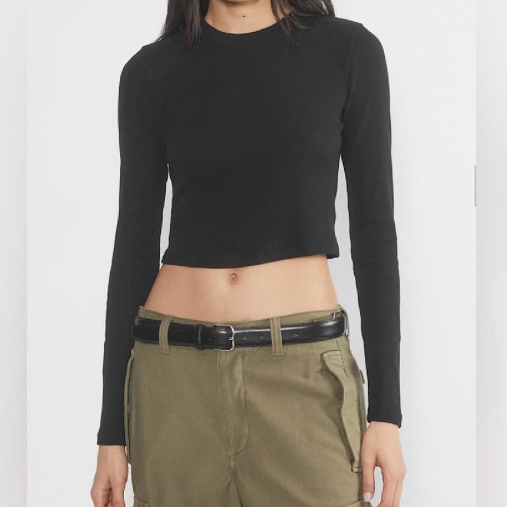 Aritzia Black Long Sleeve Crop Top
